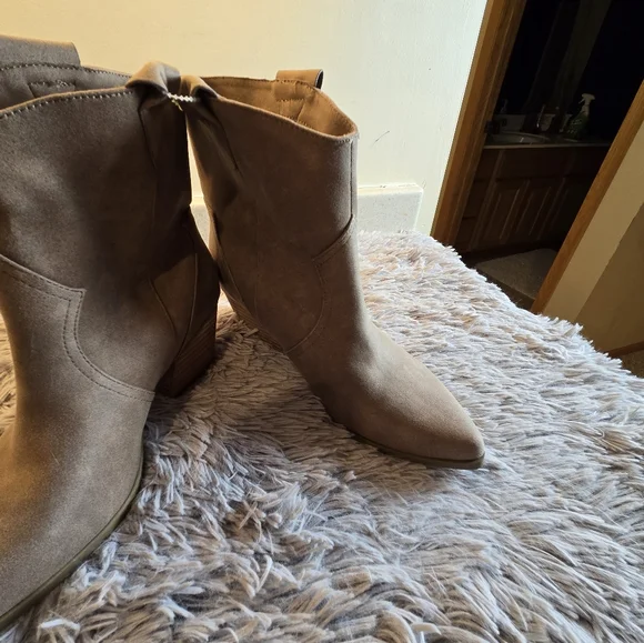 Dolce Vita Tan Suede Ankle Boots Western Style Size 9 New - Picture 12 of 13
